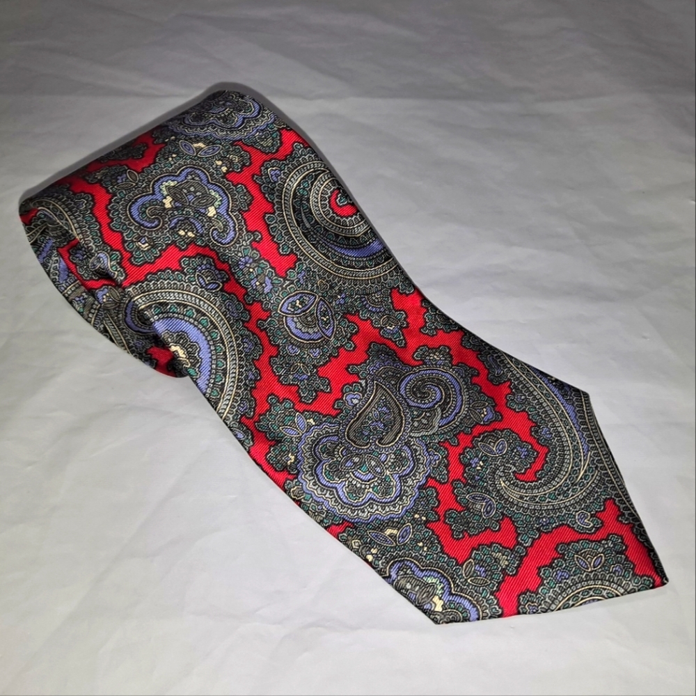 Andhurst Paisley 💯 Silk Necktie 56" x 3.5" Gray & Red Men's Accessories Office